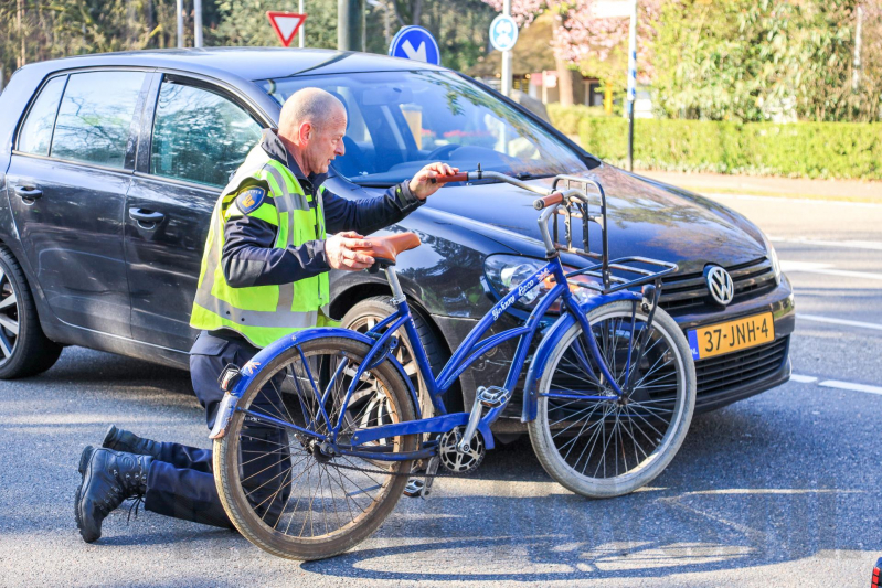 Fietsster ernstig gewond na aanrijding