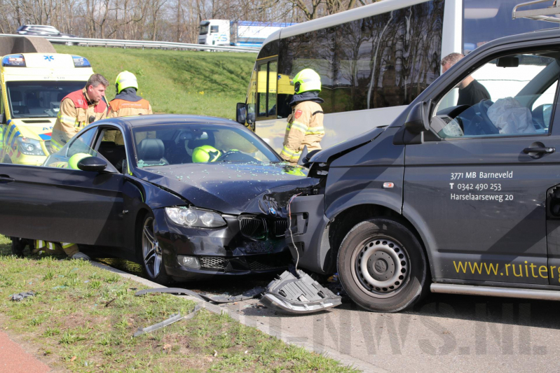 Vier voertuigen berokken bij aanrijding