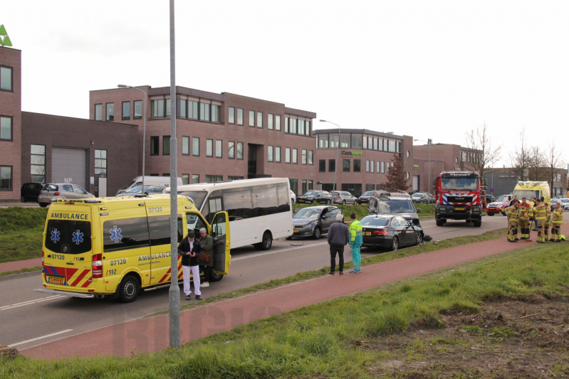 Vier voertuigen berokken bij aanrijding