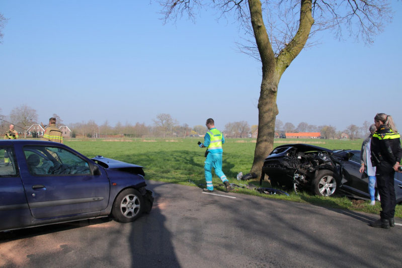 Persoon gewond bij frontale aanrijding, Hoevelakenseweg