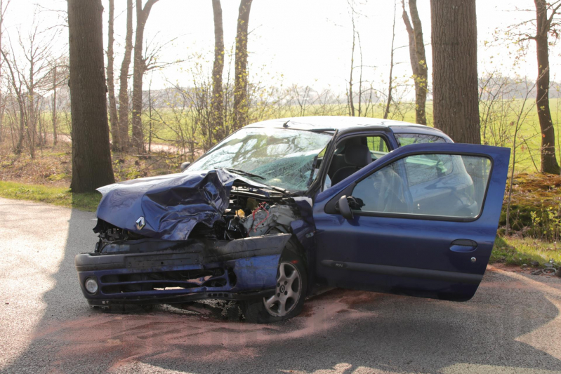 Persoon gewond bij frontale aanrijding, Hoevelakenseweg