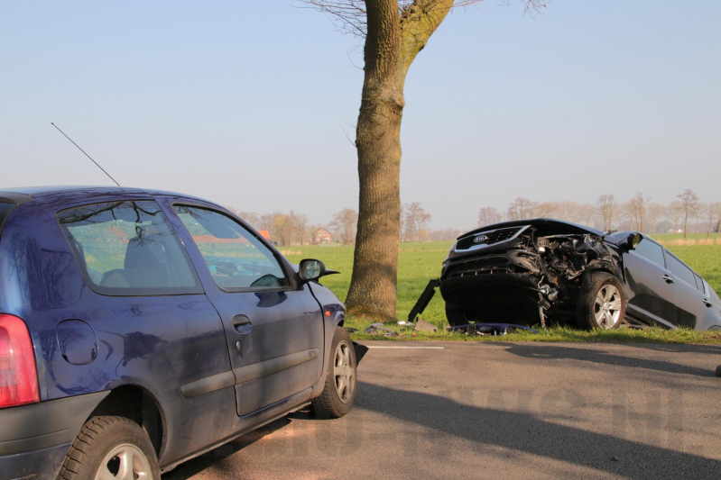 Persoon gewond bij frontale aanrijding, Hoevelakenseweg