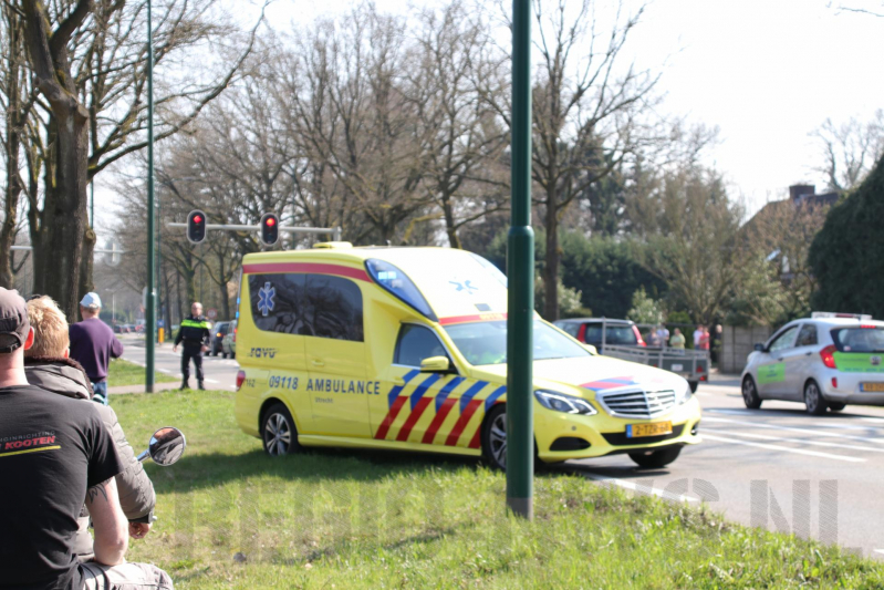 Persoon in kritieke toestand uit bos gehaald