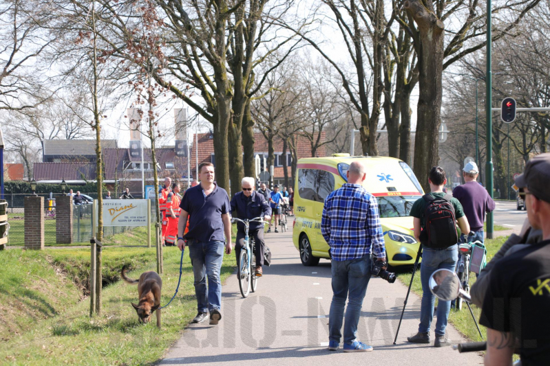Persoon in kritieke toestand uit bos gehaald