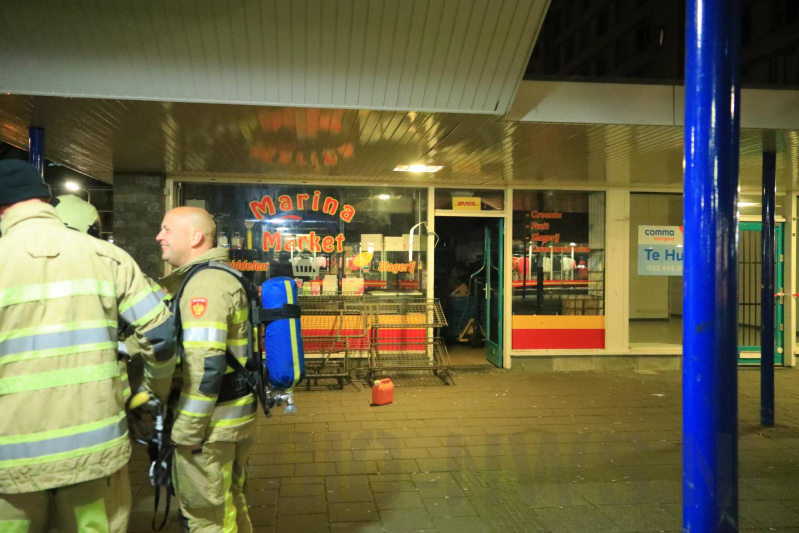 Drie aanhoudingen na poging brandstichting supermarkt, Operaplein