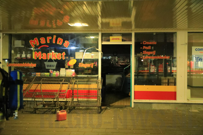 Drie aanhoudingen na poging brandstichting supermarkt, Operaplein