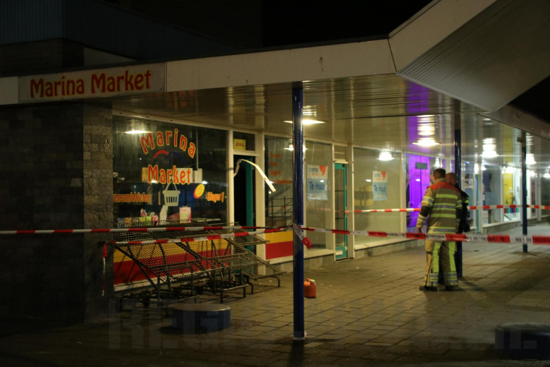 Drie aanhoudingen na poging brandstichting supermarkt, Operaplein