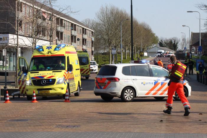 Fietser zwaargewond na botsing met aanhanger