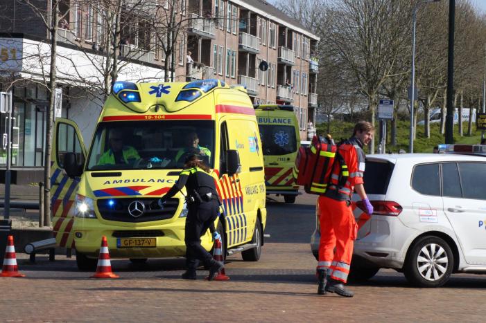 Fietser zwaargewond na botsing met aanhanger