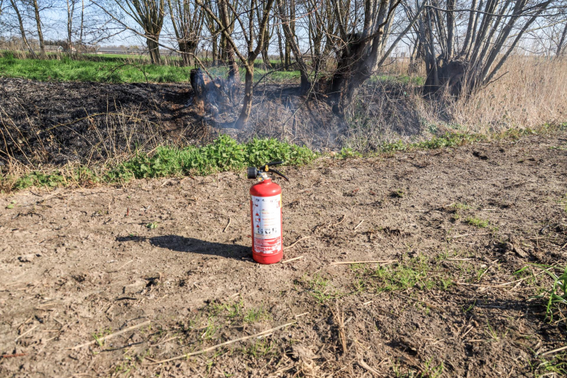 Jongeman gewond bij bermbrand