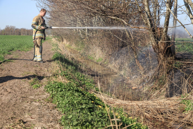 Jongeman gewond bij bermbrand