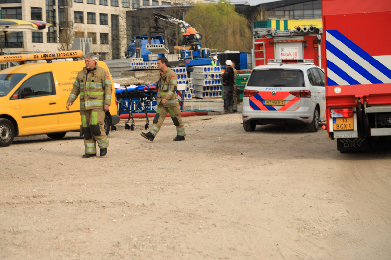 Persoon ernstig gewond op bouwplaats