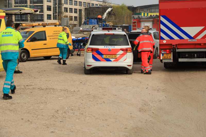 Persoon ernstig gewond op bouwplaats