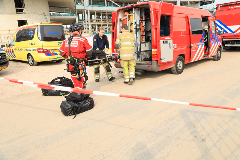 Persoon ernstig gewond op bouwplaats