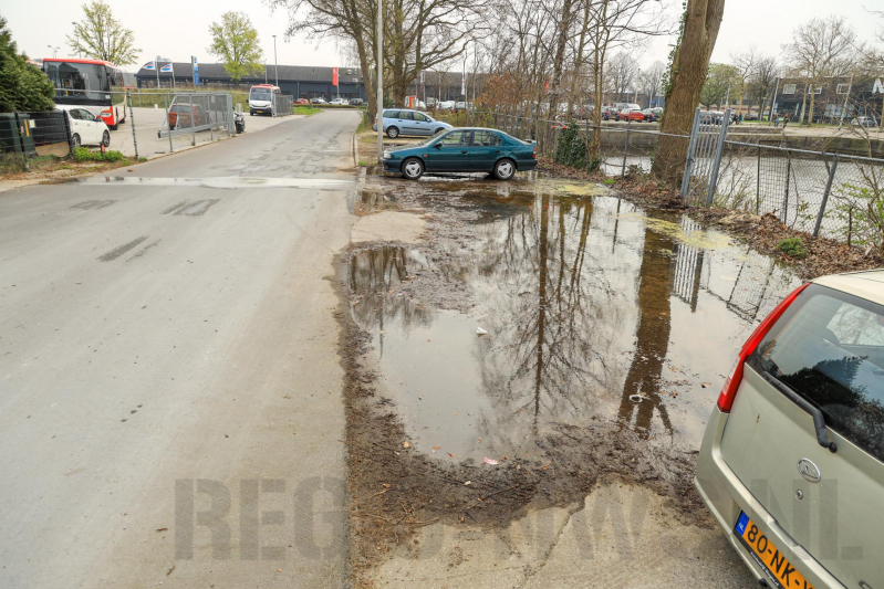Parkeerplaatsen blank door waterlekkage