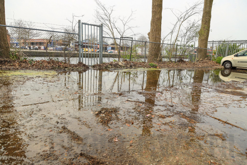 Parkeerplaatsen blank door waterlekkage