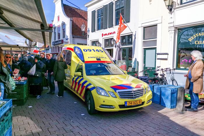 Politie toeterend naar spoedmelding