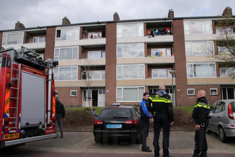 Tien flatwoningen kort ontruimd na brand in keuken