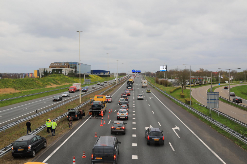 Drukke avondspits door meerdere ongevallen, A1