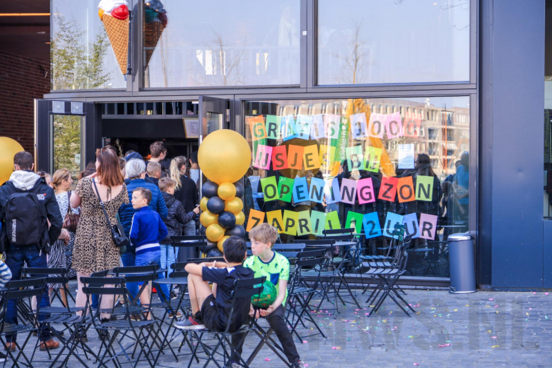 Lange rij voor gratis ijs