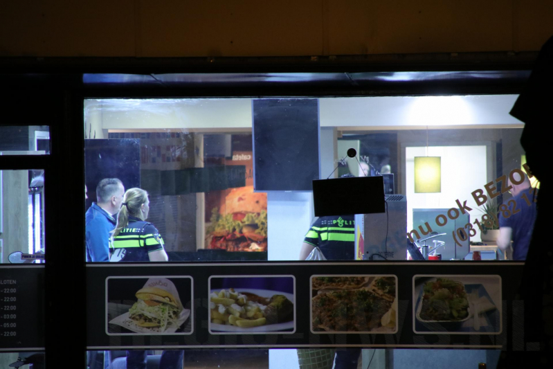 Twee gewonden bij overval cafetaria