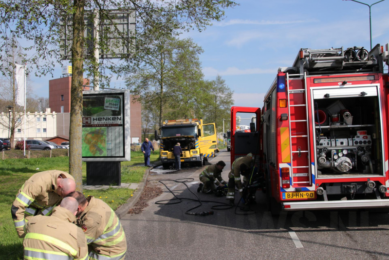 Bergingsvoertuig vat vlam