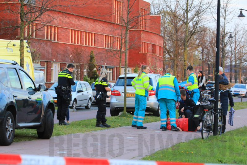 E-bikester gaat hard onderuit en raakt gewond