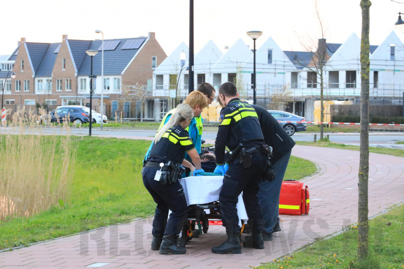 E-bikester gaat hard onderuit en raakt gewond