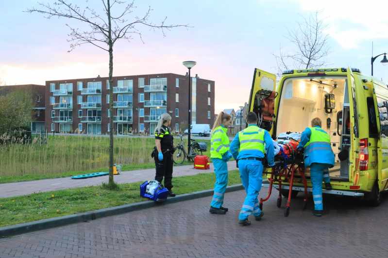 E-bikester gaat hard onderuit en raakt gewond