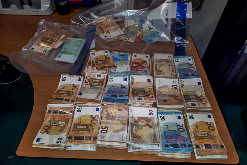 Politie-inval woning Vathorst: 84.375 euro en 374 nep-Rolex horloges