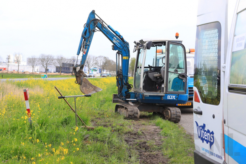 Brandkraan lek langs provinciale weg