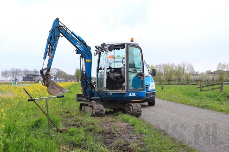 Brandkraan lek langs provinciale weg