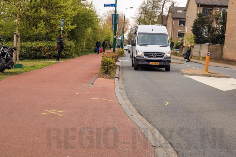 Motorrijder onderuit en raakt zwaargewond