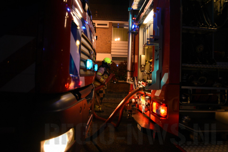 Hevige rookontwikkeling tijdens brand in dak