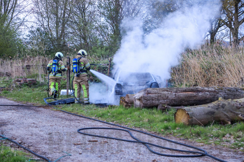 Voertuig verwoest door brand