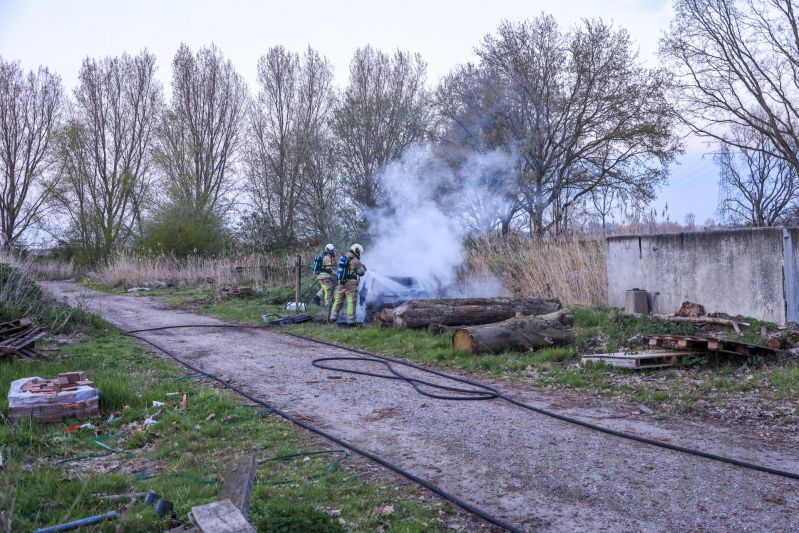 Voertuig verwoest door brand