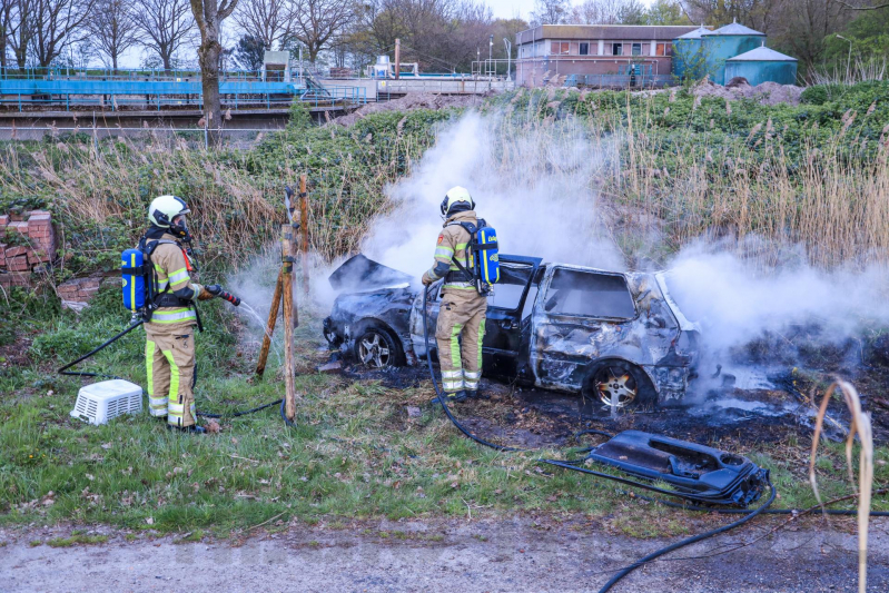 Voertuig verwoest door brand