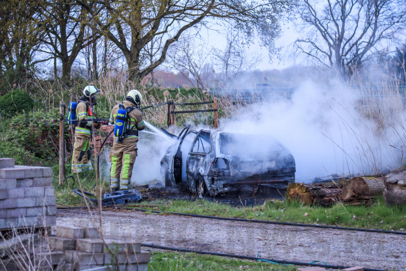 Voertuig verwoest door brand