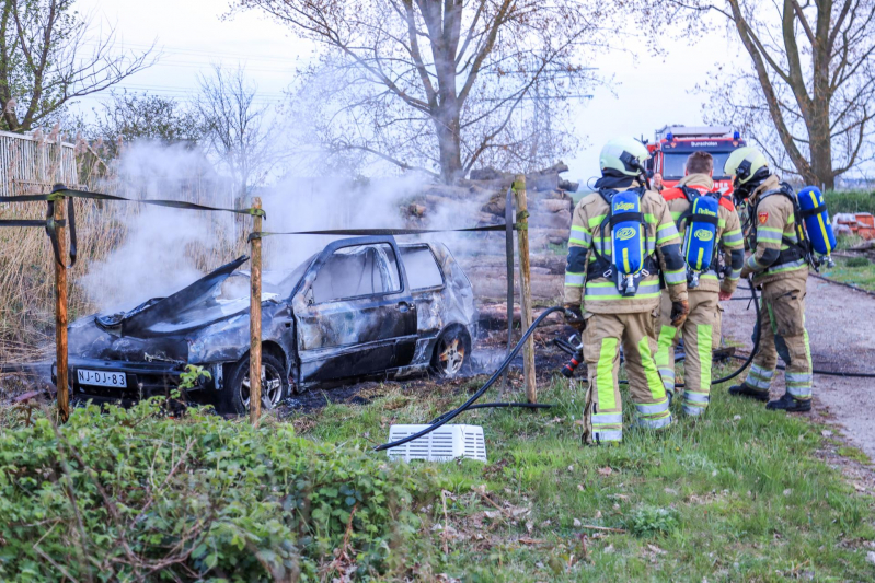 Voertuig verwoest door brand