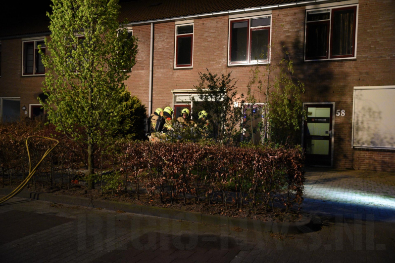 Woning vol rook door smeulende doeken