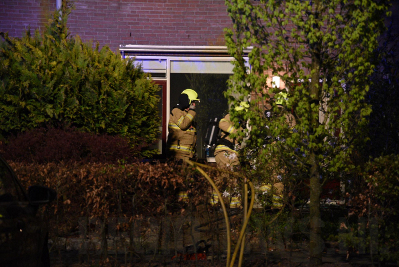 Woning vol rook door smeulende doeken