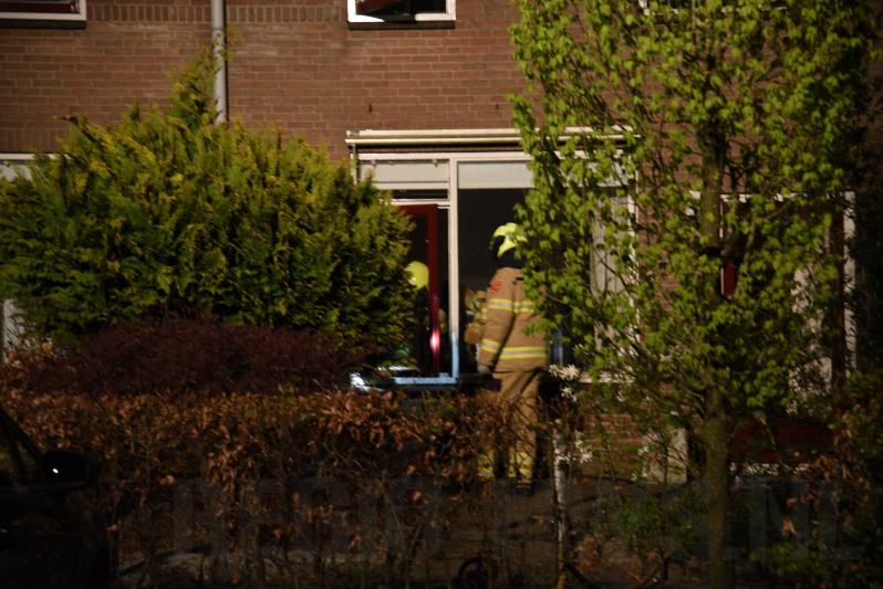 Woning vol rook door smeulende doeken