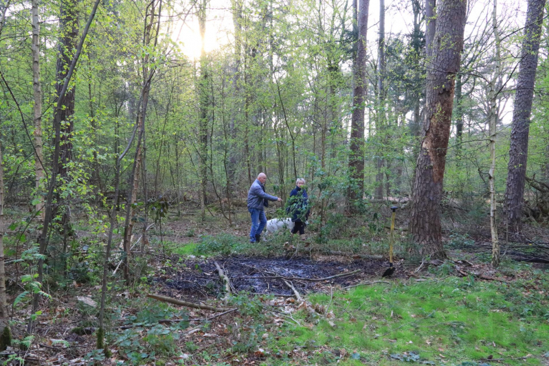 Kleine brand in bos achter Dierentuin