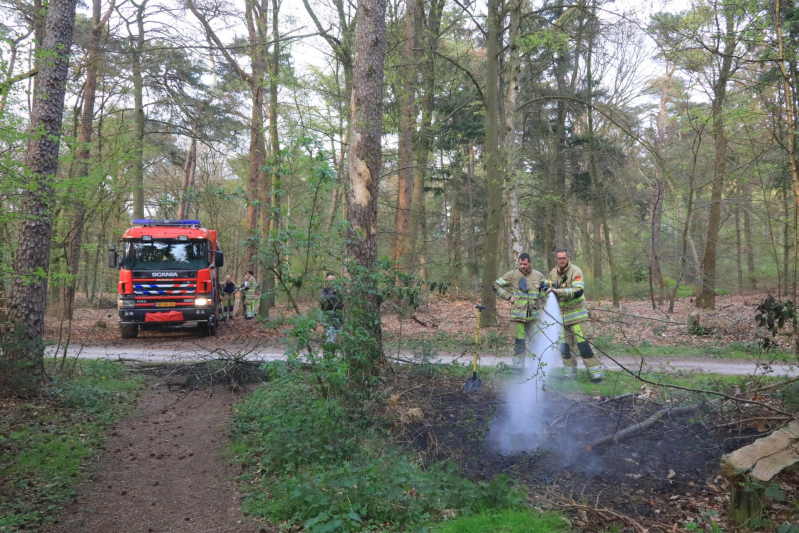 Kleine brand in bos achter Dierentuin