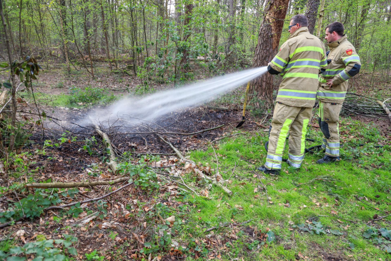 Kleine brand in bos achter Dierentuin