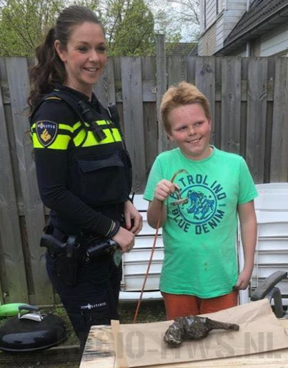 11-jarige Luc vist oude revolver op