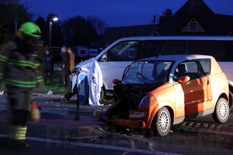 Brommobieler zwaar gewond na botsing