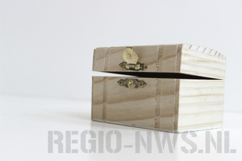 Schoonmaakster aangehouden voor diefstal sieraden 72-jarig echtpaar