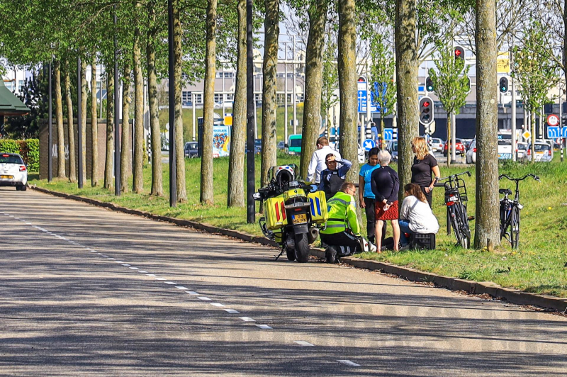 Fietsster gewond na botsing met auto