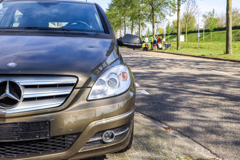 Fietsster gewond na botsing met auto